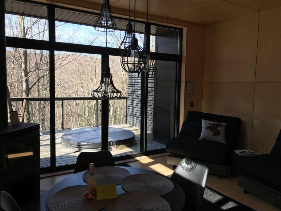Cabin Sutton 252 - En Harmonie Avec La Nature! Vila Exterior foto