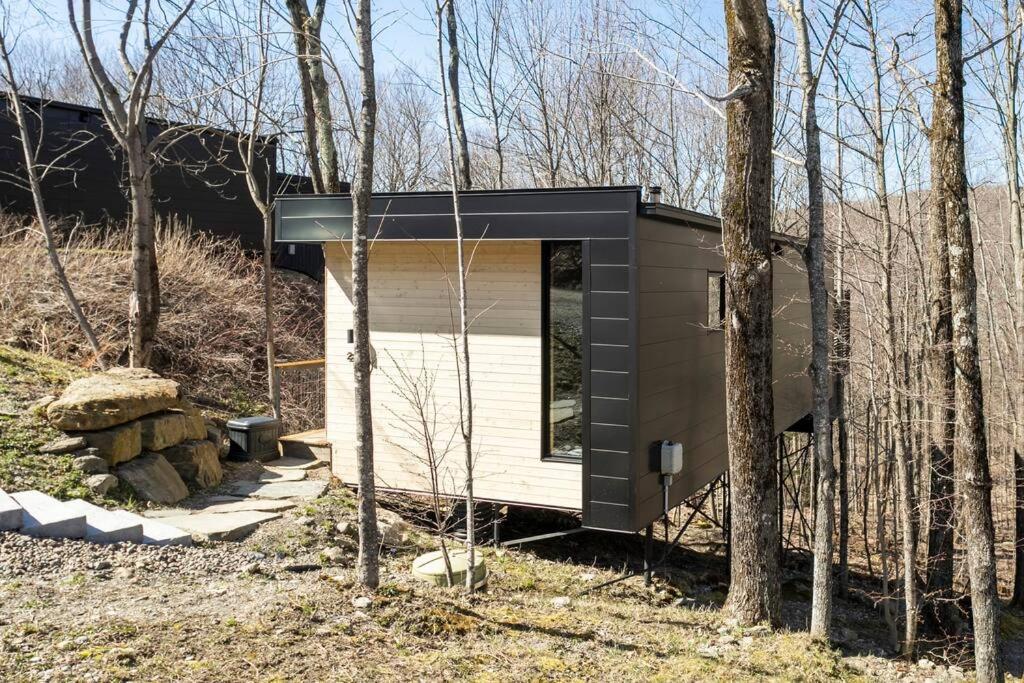 Cabin Sutton 252 - En Harmonie Avec La Nature! Vila Exterior foto