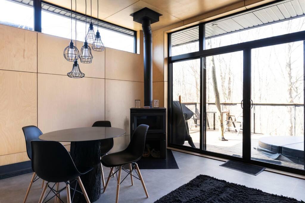 Cabin Sutton 252 - En Harmonie Avec La Nature! Vila Exterior foto