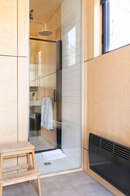 Cabin Sutton 252 - En Harmonie Avec La Nature! Vila Exterior foto