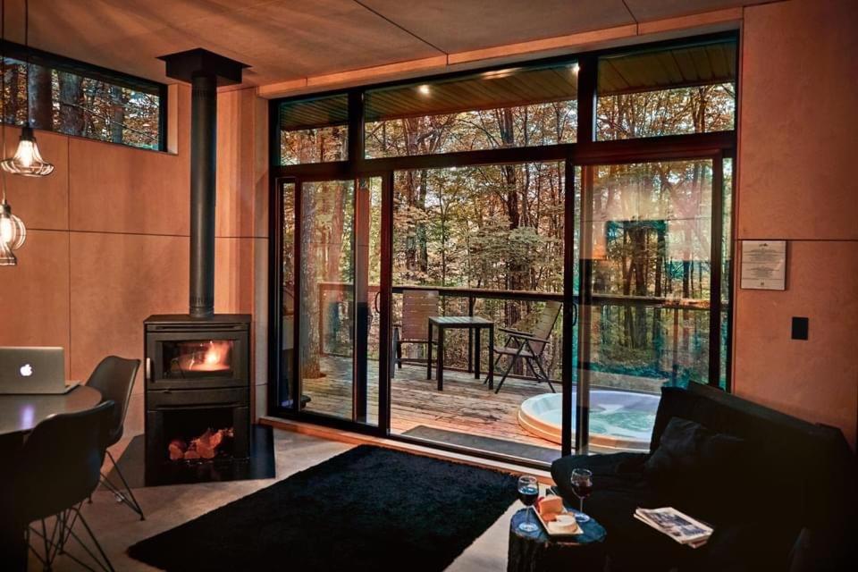 Cabin Sutton 252 - En Harmonie Avec La Nature! Vila Exterior foto