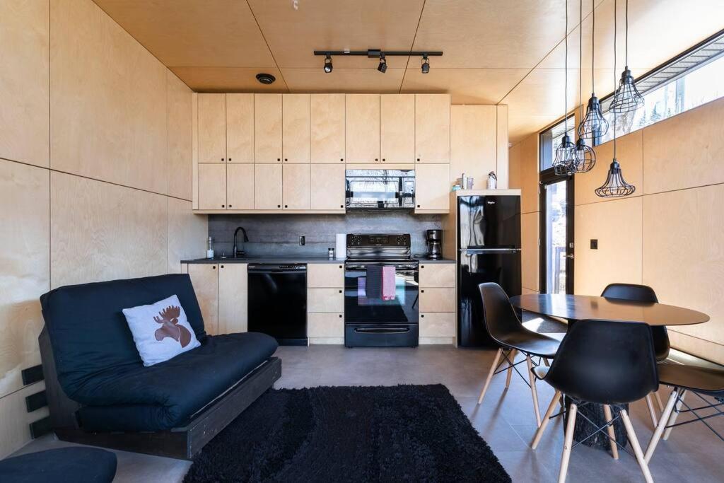 Cabin Sutton 252 - En Harmonie Avec La Nature! Vila Exterior foto